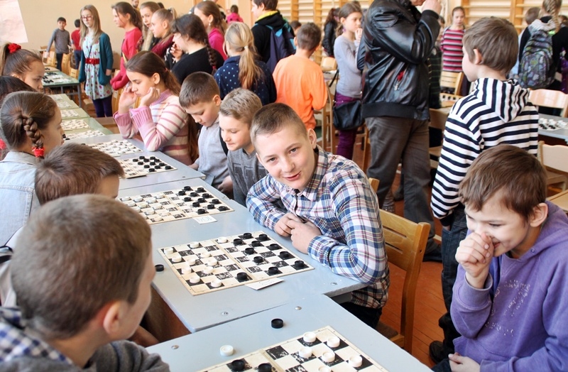 Ardis Māskis (otrais no labās) izcīnīja trešo vietu U14 konkurencē. 
Autors: Uldis Varnevičs