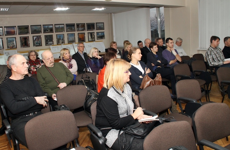 Uz sapulci ieradušies Bauskas novada domes administrācijas pārstāvji un iedzīvotāji. 
Autors: Uldis Varnevičs
