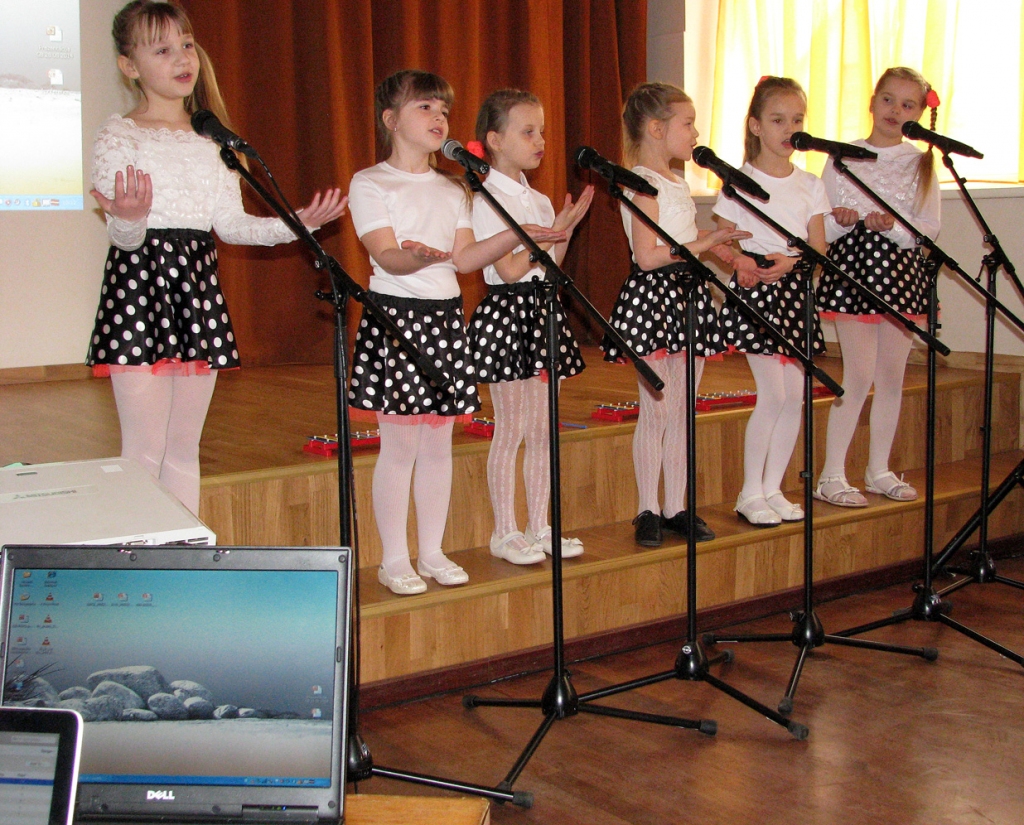 Logopēdu konferences atklāšanā uzstājas Bauskas bērnudārza «Pasaulīte» mazās dziedātājas.
Autors: Vilnis Auzāns