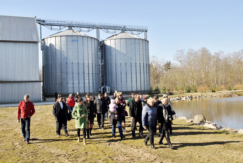Saimniecības «Eriņi» darbnīcas un kalte Bauskas novada Dāviņu pagasta «Pagrabiņā» bija Latvijas Sēklaudzētāju asociācijas biedru apskates objekts.
Autors: Māris Krūmiņš