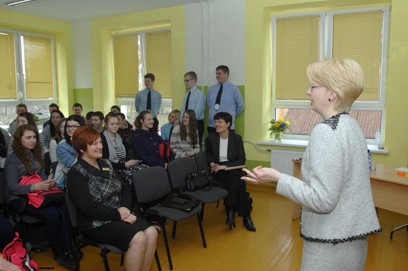 Saeimas priekšsēdētāja Ināra Mūrniece otrdien, 24. martā, apmeklēja Īslīces vidusskolu. Tur viņa tikās ar vidusskolēniem, uzklausīja pedagogus.
Autors: Ivars Bogdanovs