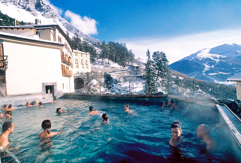 Bormio pasaulē ir pazīstama ar trim lietām – slēpošanas kūrortu, karstajiem termālajiem ūdeņiem un kā Pasaules slēpošanas kausa izcīņas vieta.
Autors: no albuma