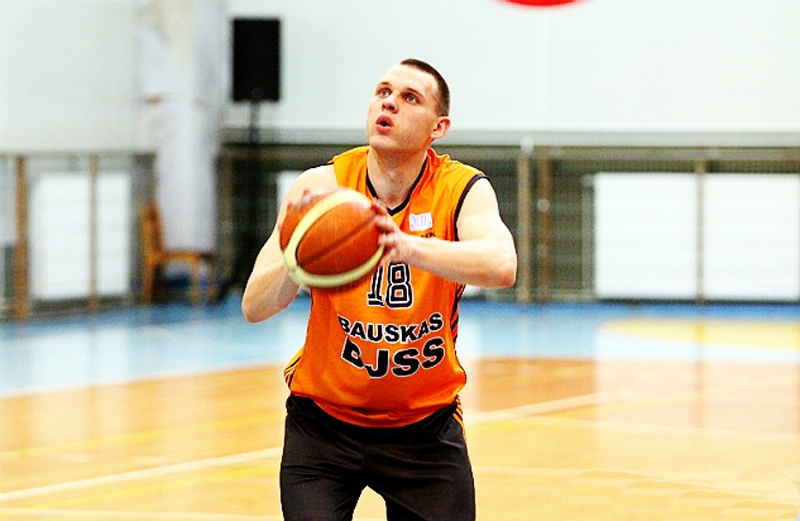 Ivars Zemītis ir «Bauskas BJSS» komandas līderis, spēlē viņš gūst vidēji 26,6 punktus.
Autors: no sportsbauska.lv.