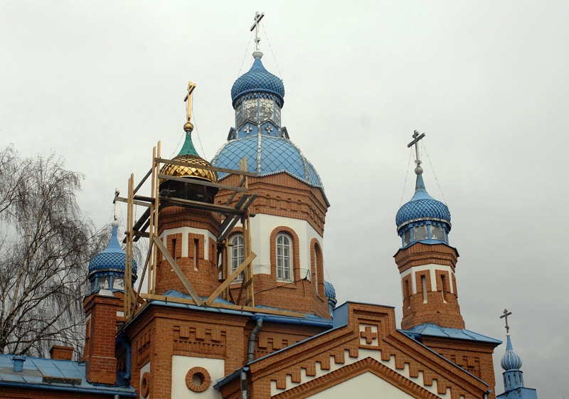 Bauskas pareizticīgo baznīca sākusi kupolu zeltīšanu
Autors: Ivars Bogdanovs