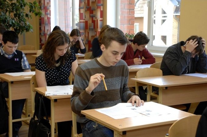 Līdzīga angļu valodas olimpiāde pirms gada risinājās Bauskas pilsētas pamatskolā. Pārbaudījumā piedalījās 27 devīto klašu jaunieši no Latvijas 12 novadiem. 
Autors: No arhīva.