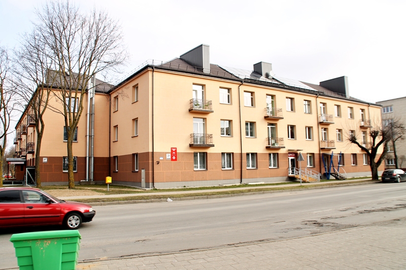 Nams Panevēžā, Marijonu ielā 31. Uz jumta atrodas saules kolektori. Liela uzmanība pievērsta ēkas ārējam izskatam – Lietuvā tam velta vairāk vērības nekā Latvijā.
Autors: Uldis Varnevičs