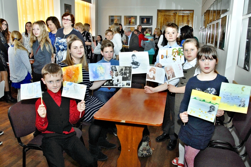 Iecavas vidusskolas audzēkņi, kuri piedalījās Zemgales reģionālajā konkursā «Plašais apvārsnis». 
Autors: Ivars Bogdanovs