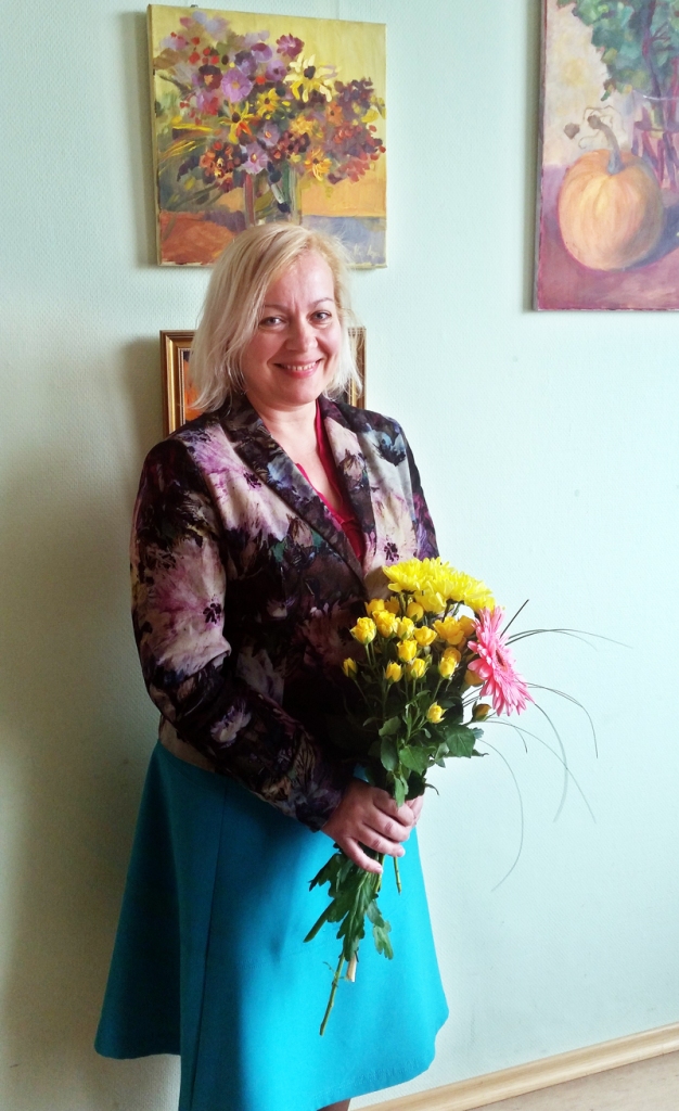 Sintija Kalēja izstādes atklāšanā.
Autors:  no biedrības albuma