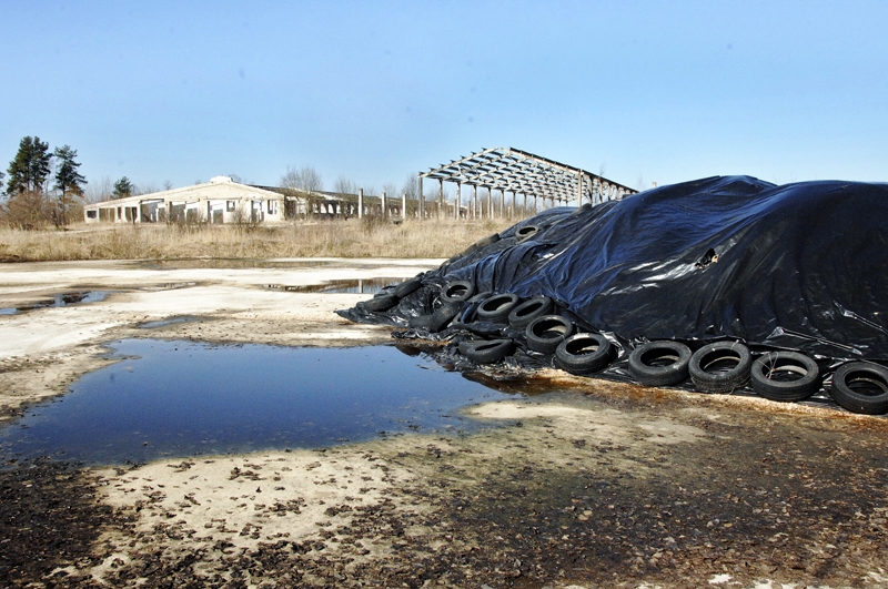 Atkritumu kaudze pie «Ziediņu» mājām nav kūtsmēsli, to uzmanīgāks vērotājs uzreiz var pamanīt.
Autors: Ivars Bogdanovs