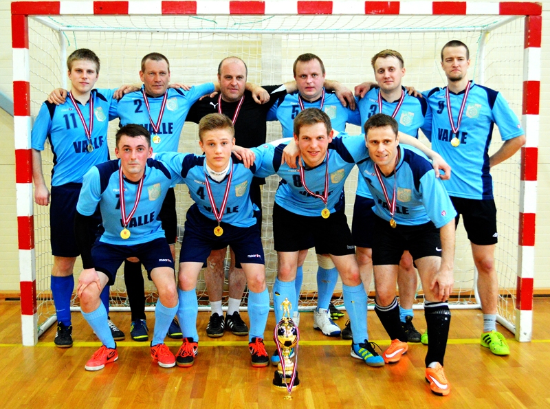 Komanda «Valle» – Vecumnieku novada telpu futbola čempionāta uzvarētāji.
Autors: no personīgā albuma.