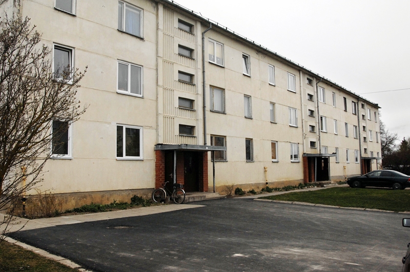 Mājas «Sēļi» renovācija varētu sākties aprīlī, bet iedzīvotāji to gaida jau vairākus gadus, kopš projektu apstiprināja Latvijas Investīciju un attīstības aģentūrā.
Autors: Ivars Bogdanovs