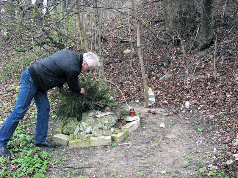 Voldemārs Čačs, Bauskas novada administrācijas saimnieciskās nodaļas speciālists, uzsver, ka publiski pieejamā peldvietā dzīvnieka apbedījuma vieta nav pieļaujama.
Autors: Vilnis Auzāns