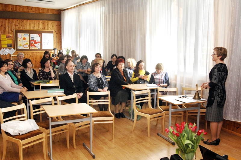 Rolanda Ķiņķevska (no labās) vadīja Vecumnieku, Skaistkalnes, Misas vidusskolas un Mazzalves pamatskolas pedagogu tikšanos. 
Autors: Ivars Bogdanovs