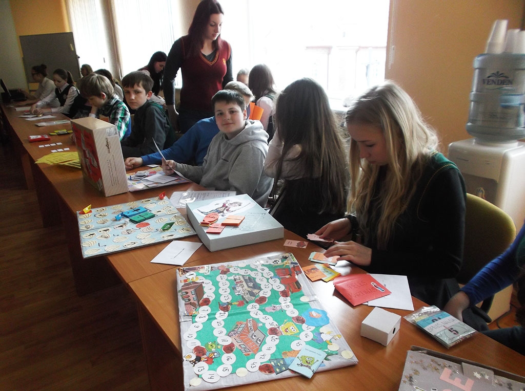 Bauskas novada jaunie uzņēmēji prezentē savas spēles. 
Autors: No albuma.