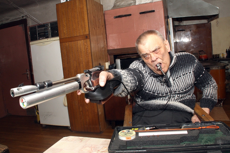 Laimonis Rigasts katru dienu mājās trenē koncentrēšanās spēju arī bez šaušanas.
Autors: Uldis Varnevičs