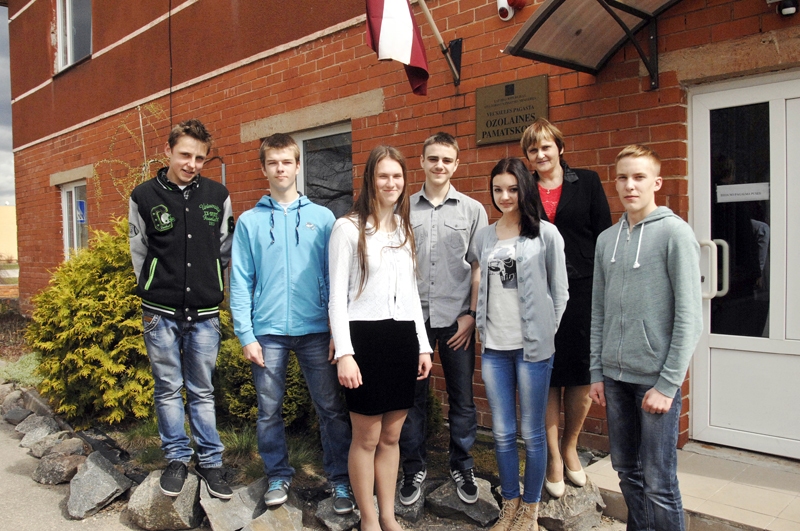 Ozolaines pamatskolas 9. klase.
Autors: Ivars Bogdanovs