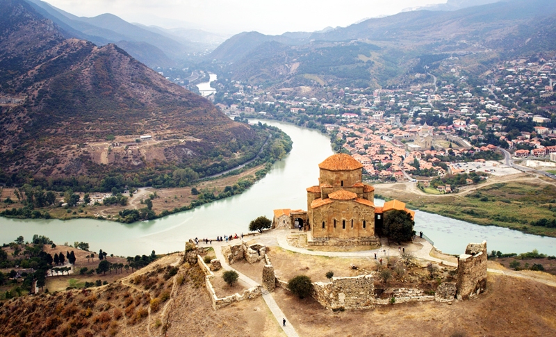 Leģendārā vieta Mchetā – Gruzijas pirmajā galvaspilsētā –, kur Aragvi upe ietek Kūrā.  
Autors: no albuma