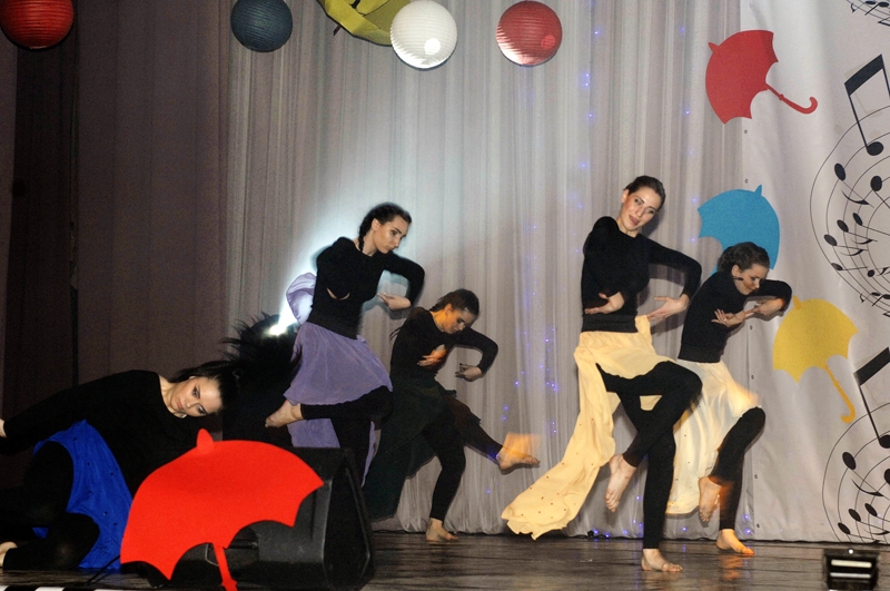 Bauskas bērnu un jauniešu centra mūsdienu deju grupas meitenes Kitijas Zosas vadībā ieguva otro vietu vecākajā grupā. 
Autors: Ivars Bogdanovs