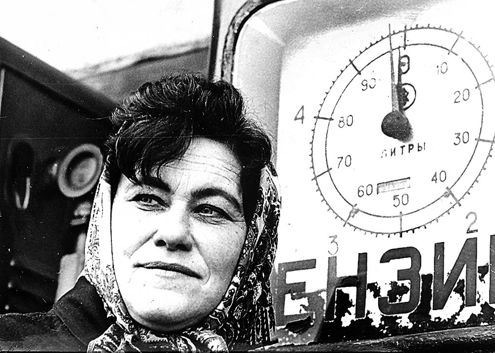 Zelma Folkmane – rezerves daļu un degvielas noliktavas pārzine Imanta Sudmaļa kolhozā 70. gados. 
Autors: no laikabiedru albuma