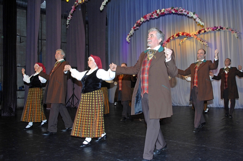 «Biguļi» uzstājas nesenajā deju skatē Īslīces kultūras namā. 
Autors: Ivars Bogdanovs