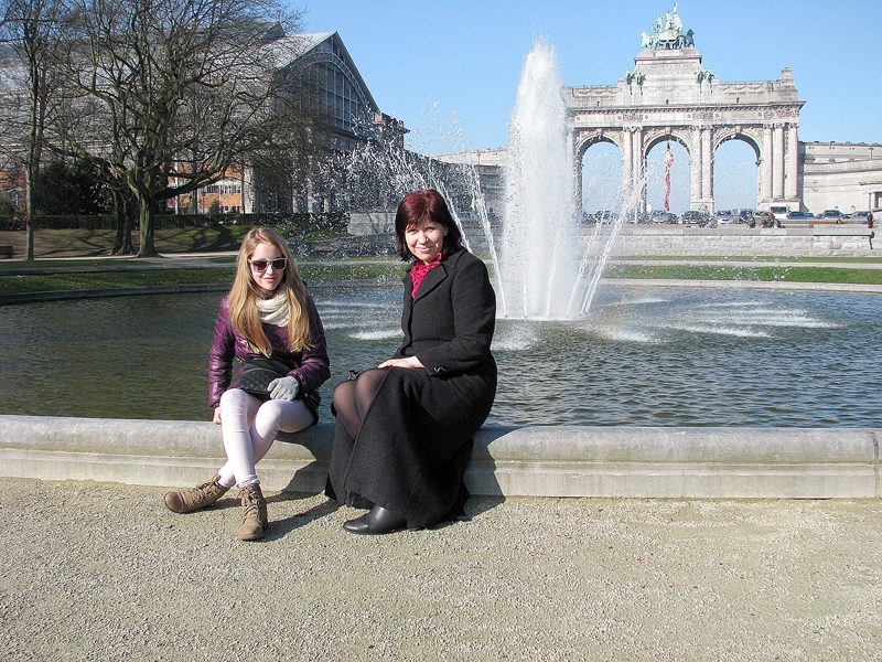 Veiksminieces 2014. gada konkursā «Eiropas Parlamenta eksperts» – skolotāja no Īslīces pagasta Evita Cera un Bauskas pamatskolas audzēkne Paula Kristiāna Daugule – pērnajā pavasarī Briselē.
Autors: no «Bauskas Dzīves» arhīva.