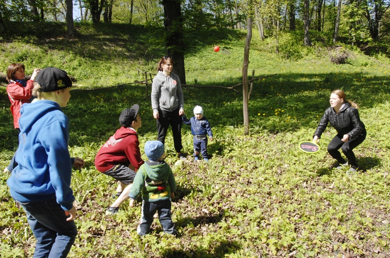 Mucenieku saimes komanda vienā no sacīkšu kontrolpunktiem. 
Autors: Ivars Bogdanovs
