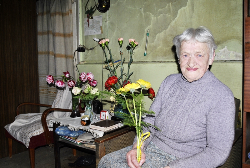 Jubilārei Ausmai Vēverei patīk apmeklēt sabiedriskos pasākumus – koncertus un teātra izrādes.
Autors: Māris Krūmiņš