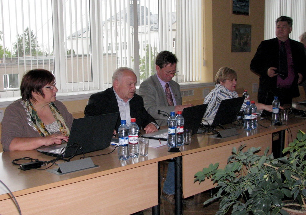 Izglītības, kultūras un sporta lietu komitejā deputāti vienprātīgi atbalstīja 430 eiro piešķiršanu Bauskas Valsts ģimnāzijas 12. klases skolniecei Annijai Varkalei viņas dalībai pasaules matemātikas olimpiādē. Galīgais lēmums būs jāpieņem novada domes sēdē 28. maijā. 

Autors: Vilnis Auzāns