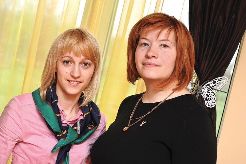 
Ieva Cīrule un Diāna Āriņa, informatīvās kampaņas «Pārbaudi krūtis, lai dzīvotu!» reģionālās vēstneses, mudina sievietes Latvijā laikus veikt krūts vēža pārbaudes.
Autors: Raitis Puriņš