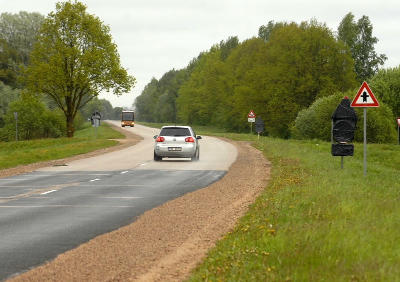 Maija pēdējā nedēļā sāksies ceļa no Bauskas uz Dobeli remonts divos aptuveni piecus kilometrus garos posmos. 

Autors: Ivars Bogdanovs