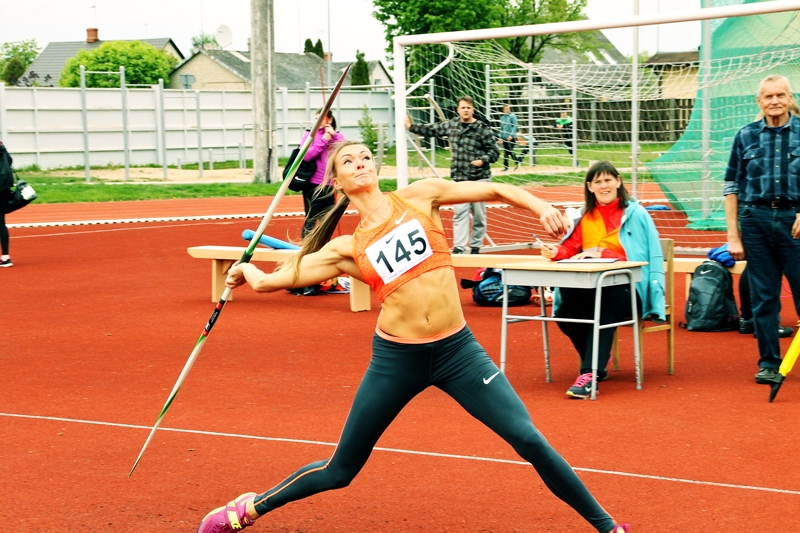 Laura Ikauniece-Admidiņa, Olimpisko spēļu dalībniece, Bauskā uzvarēja šķēpmešanas un tāllēkšanas sacīkstēs. 
Autors: Uldis Varnevičs