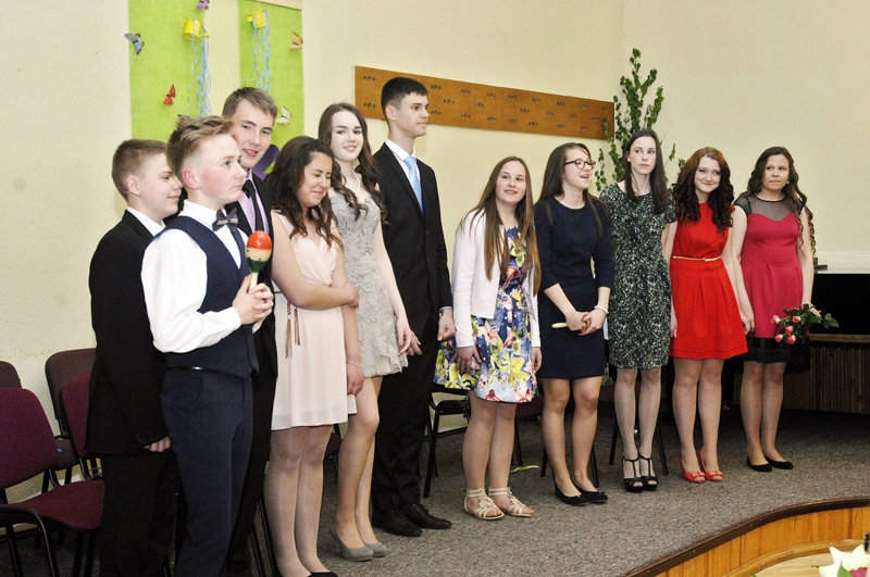 Mūzikas skolas absolventi pēc dokumentu, ziedu un apsveikumu saņemšanas uzstājās koncertā.
Autors: Ivars Bogdanovs