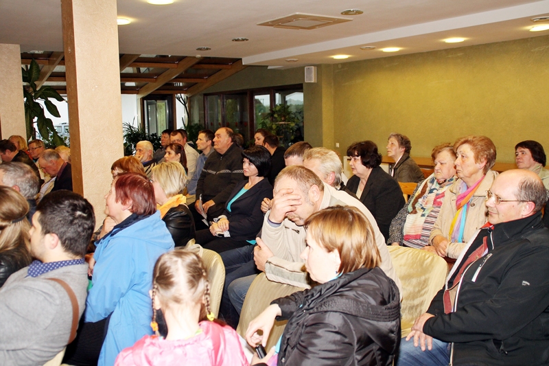 Bērzkalnu iedzīvotāju sejās bija redzamas dažādas emocijas – no izmisuma un neizpratnes līdz skumjai ironijai.
Autors:  Uldis Varnevičs