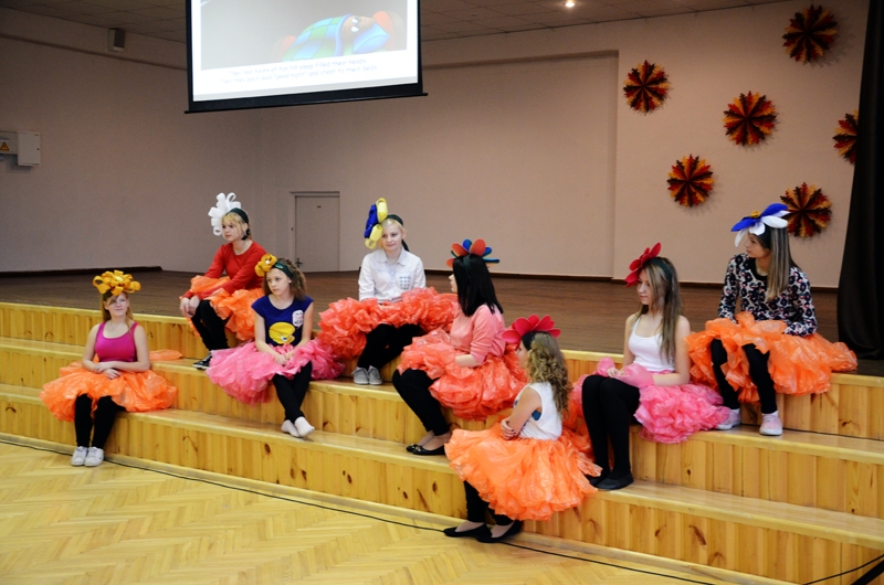 Ziedi uzplauka gan dobēs, gan sarīkojumā.
Autors: no skolas albuma