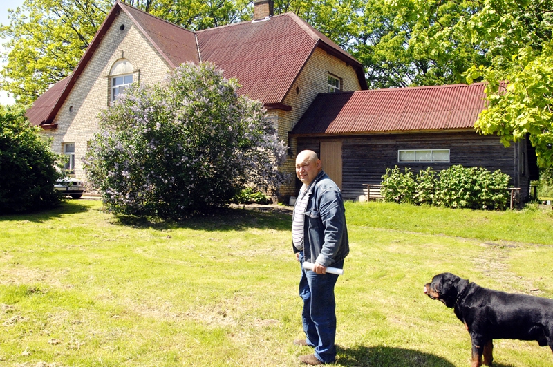 Guntis Strups «Lapsu» sētā kopā ar uzticamo suni Rūdolfu.
Autors: Ivars Bogdanovs