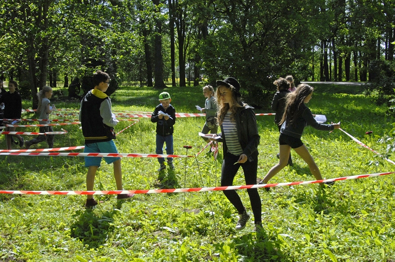Atrakcija, kurā dalībniekiem bija jāveic distance labirintā, šķita jautra un izdomu rosinoša. 

Autors: Ivars Bogdanovs