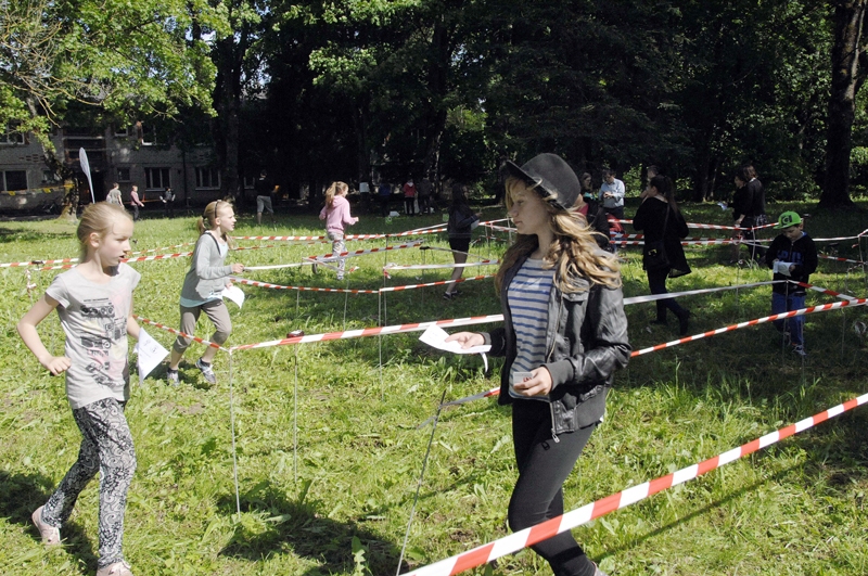 Atrakcija, kurā dalībniekiem bija jāveic distance labirintā, šķita jautra un izdomu rosinoša. 
Autors: Ivars Bogdanovs
