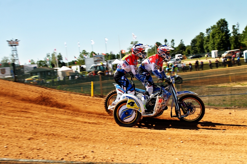 Elvijs Mucenieks (no kreisās) un Jans Hendrikss Pīlādžu mototrasē. 
Autors: Uldis Varnevičs