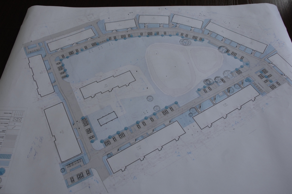 Vītolu ielas namu iekšpagalmam, kurā iekļaujas arī Salātu iela, ir izstrādāts tehniskais projekts. Ieplānots sakārtot brauktuves daļu, ieklāt bruģi, ierīkot stāvlaukumus, bērnu rotaļu laukumus, apstādījumus, mazās arhitektūras formas, apgaismojumus un veikt citus darbus.
Autors: Ivars Bogdanovs