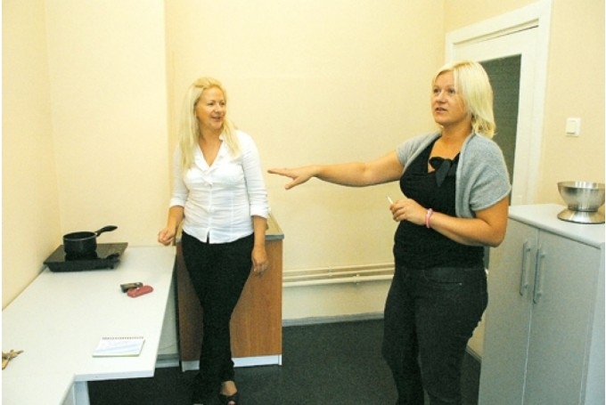 Latvijas Radio klausītājiem sestdien stāstīs par Andras Katkevičas (no kreisās) un Līgas Elmanes uzņēmumu SIA «Gusto».
Autors: No arhīva.