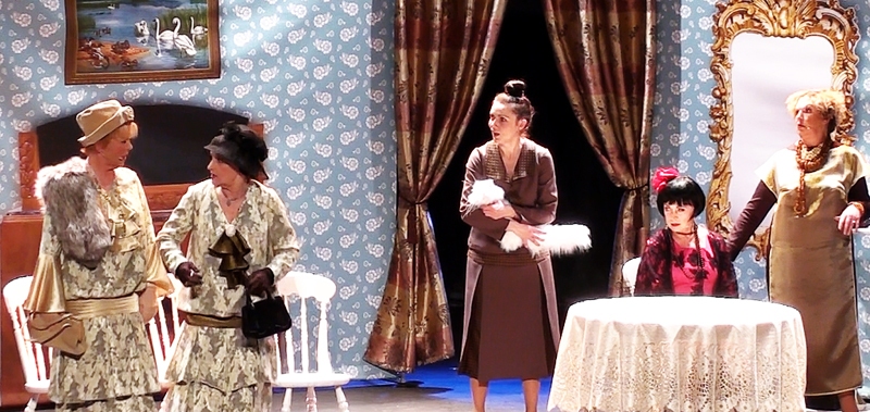 Skats no izrādes «Septiņas vecmeitas». 
Autors: publicitātes foto