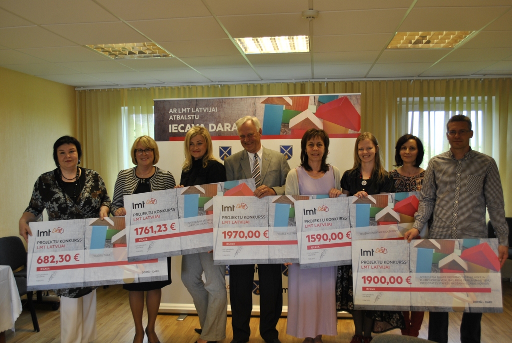 Noslēdzoties «Latvijas Mobilā telefona» (LMT) konkursam «LMT Latvijai», svinīgā sarīkojumā Iecavas novada domē 11. jūnijā nosauca piecus laureātus, kuru projektu realizācijai piešķirts LMT atbalsts.
Autors: Māris Krūmiņš
