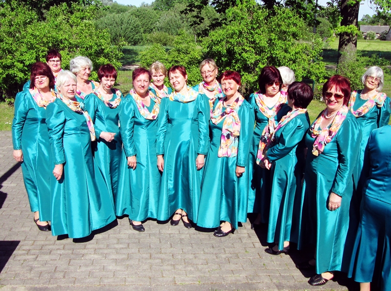 Deju kopas «Vēlreiz» pūrā ir ap astoņiem desmitiem danču. 
Autors: MUDĪTE PURVIŅA