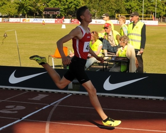 Edijs Lācis Jelgavā uzvarēja 200 metru skrējienā zēniem. 
Autors: Romualds Vambuts, lat-athletics.lv