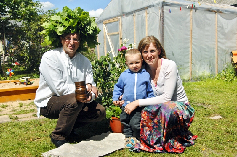 Rotšteinu ģimene svētku noskaņās – Jānis, Valters un Vēsma.
Autors: Ivars Bogdanovs