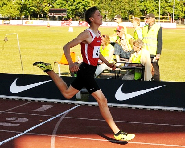 Edijs Lācis Jelgavā uzvarēja 200 metru skrējienā zēniem. 
Autors: Romualds Vambuts, lat-athletics.lv