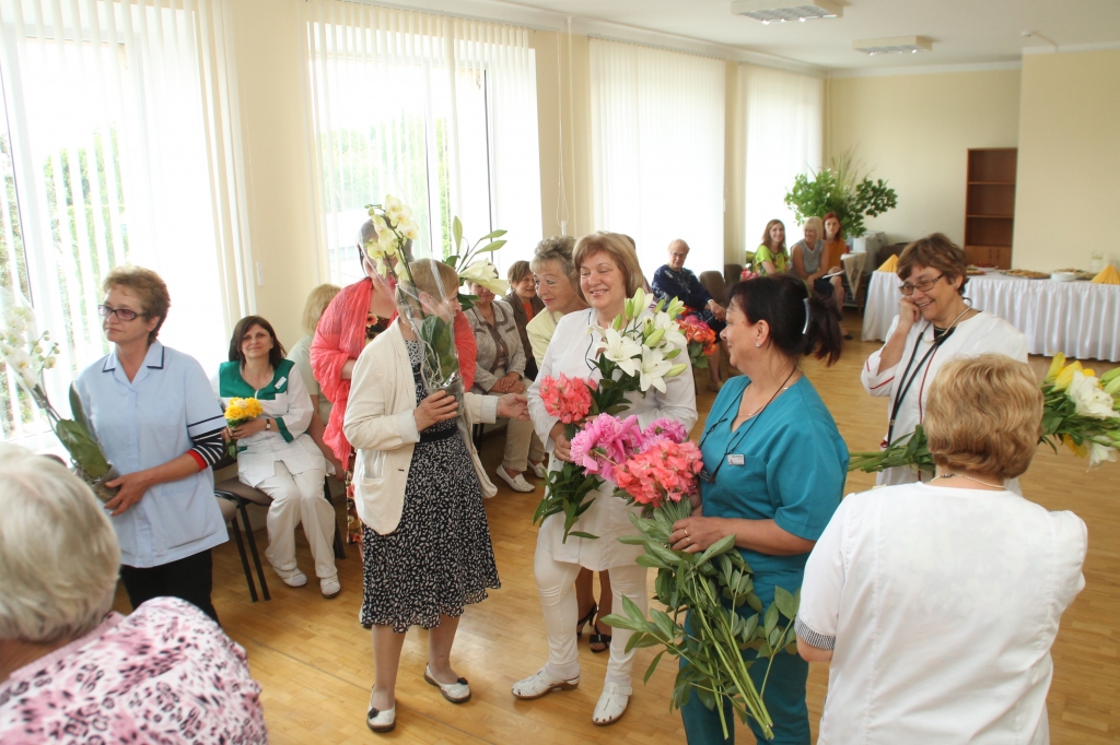 Ginekoloģēm Melitai Davidonei un Allai Hačikjanai šonedēļ bija pēdējā darbdiena. Kolēģi pateicas par kopā pavadīto laiku. 
Autors: Uldis Varnevičs