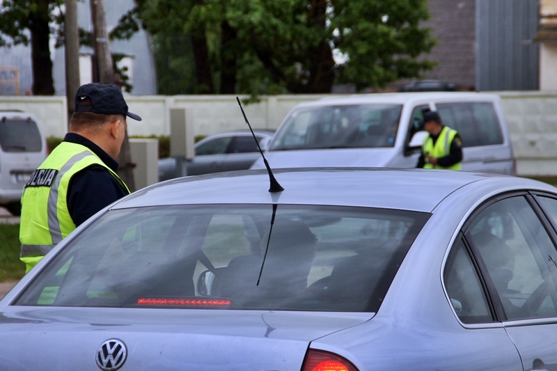 Policija svētku dienās regulāri kontrolē autovadītājus.
Autors: Uldis Varnevičs