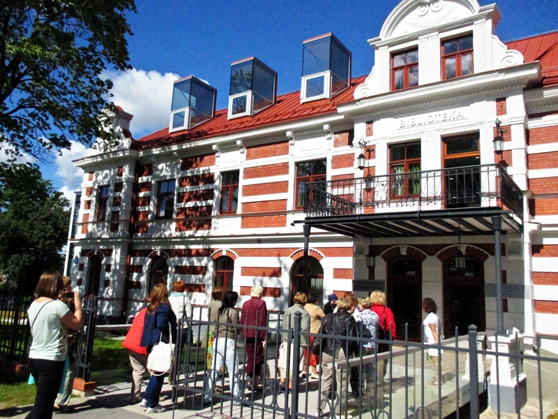 Uz Cēsu jauno bibliotēku dodas Bauskas, Vecumnieku un Iecavas novada bibliotekāres.
Autors: SARMĪTE FREIMANE