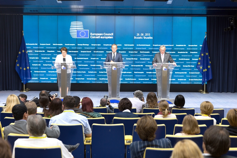 Preses konferencē Laimdota Straujuma informē Eiropadomes priekšsēdētāju Donaldu Tusku, Eiropas Komisijas prezidentu Žanu Klodu Junkeru un medijus par prezidentūras galvenajiem sasniegumiem.
Autors: Valsts kanceleja